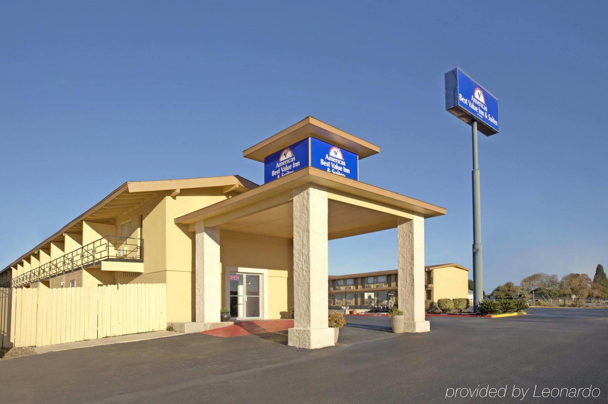 Travelodge By Wyndham New Braunfels Exterior photo